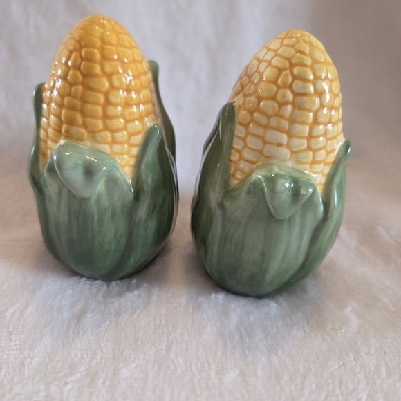 Half Shucked Corn On the Cob Salt and Pepper Shakers Ceramic - Picture 3 of 8